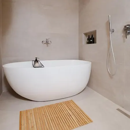 Anna's Blloku Apartment